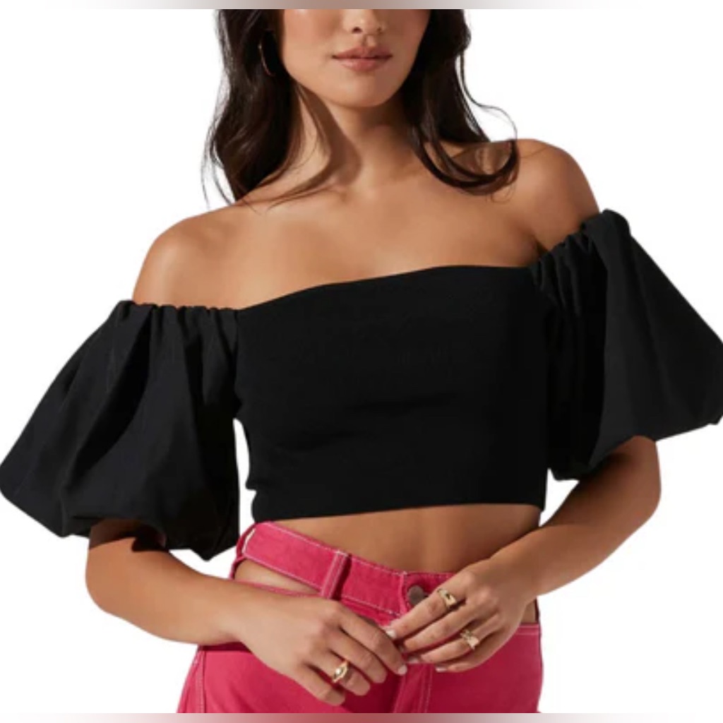 Astr The Label Nwt Off-The-Shoulder Puff Sleeves Crop Top